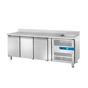 Tavolo refrigerato con n&deg; 3 porte GN 1/1 con lavello 40x40 e alzatina temp. da -2&deg;C a +8&deg;C prof. 70 cm - classe B